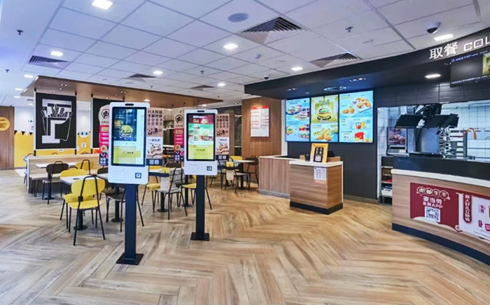 金拱门麦当劳使用天波自助点餐机1_副本.jpg